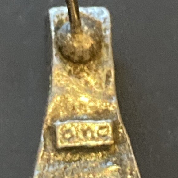 Terrific Anne-Marie Chagnon post earrings in pewter and glass - Picture 5 of 6